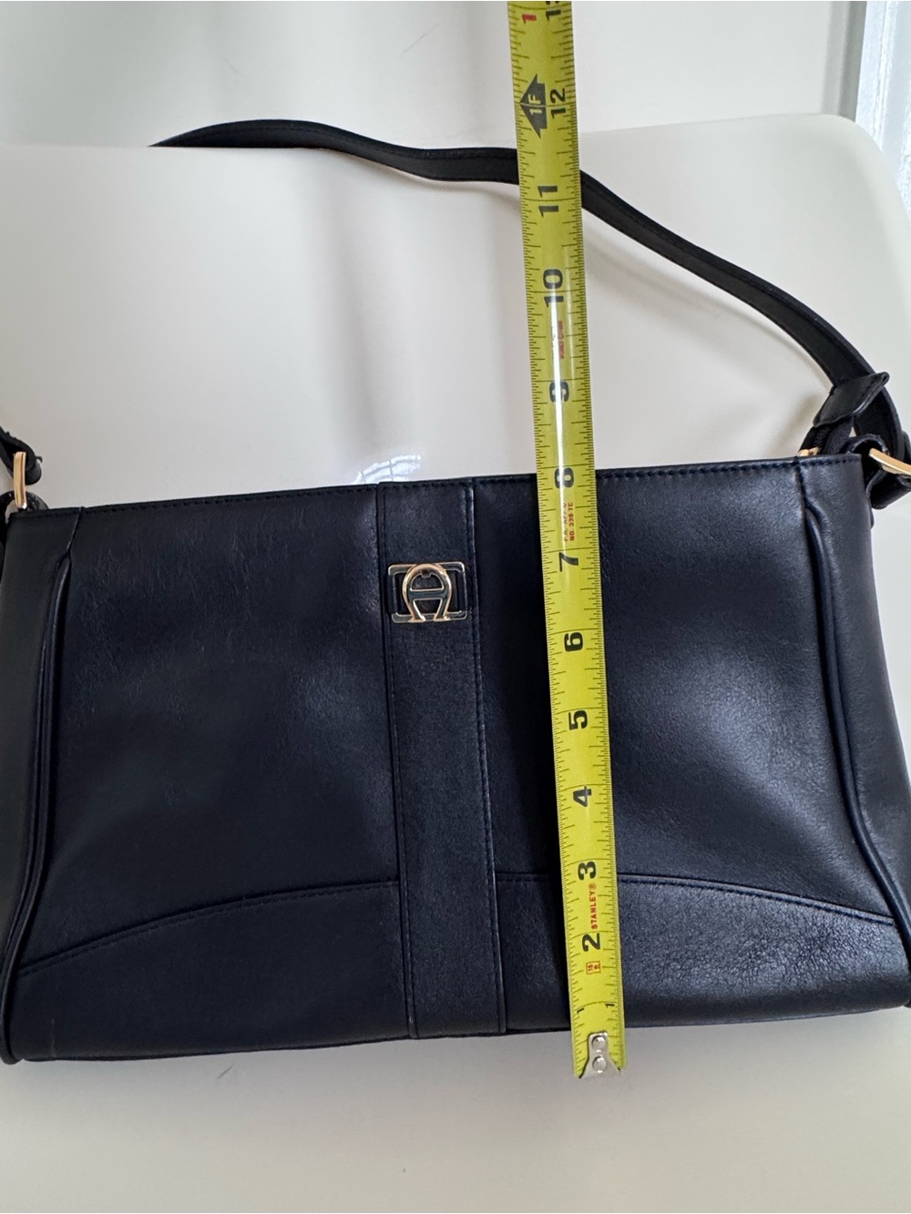 Etienne Aigner Black Leather Shoulder Bag Gold Hardware Minimalist Vintage Chic - Picture 13 of 15